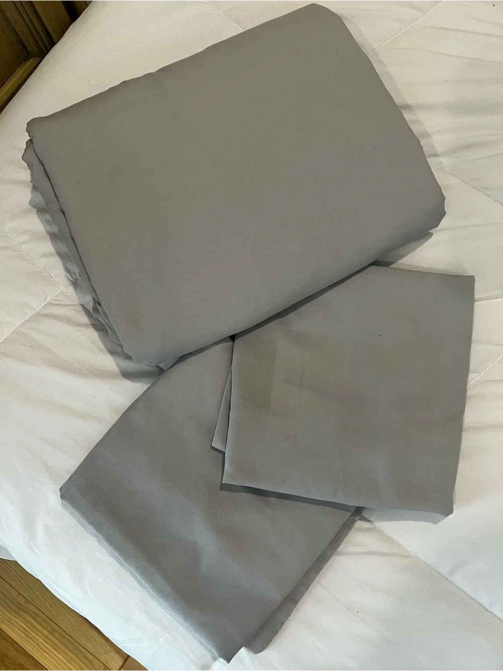Queen duvet cover and two shams